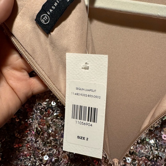 Awesome sequin catsuit. Stunning! - Picture 8 of 8